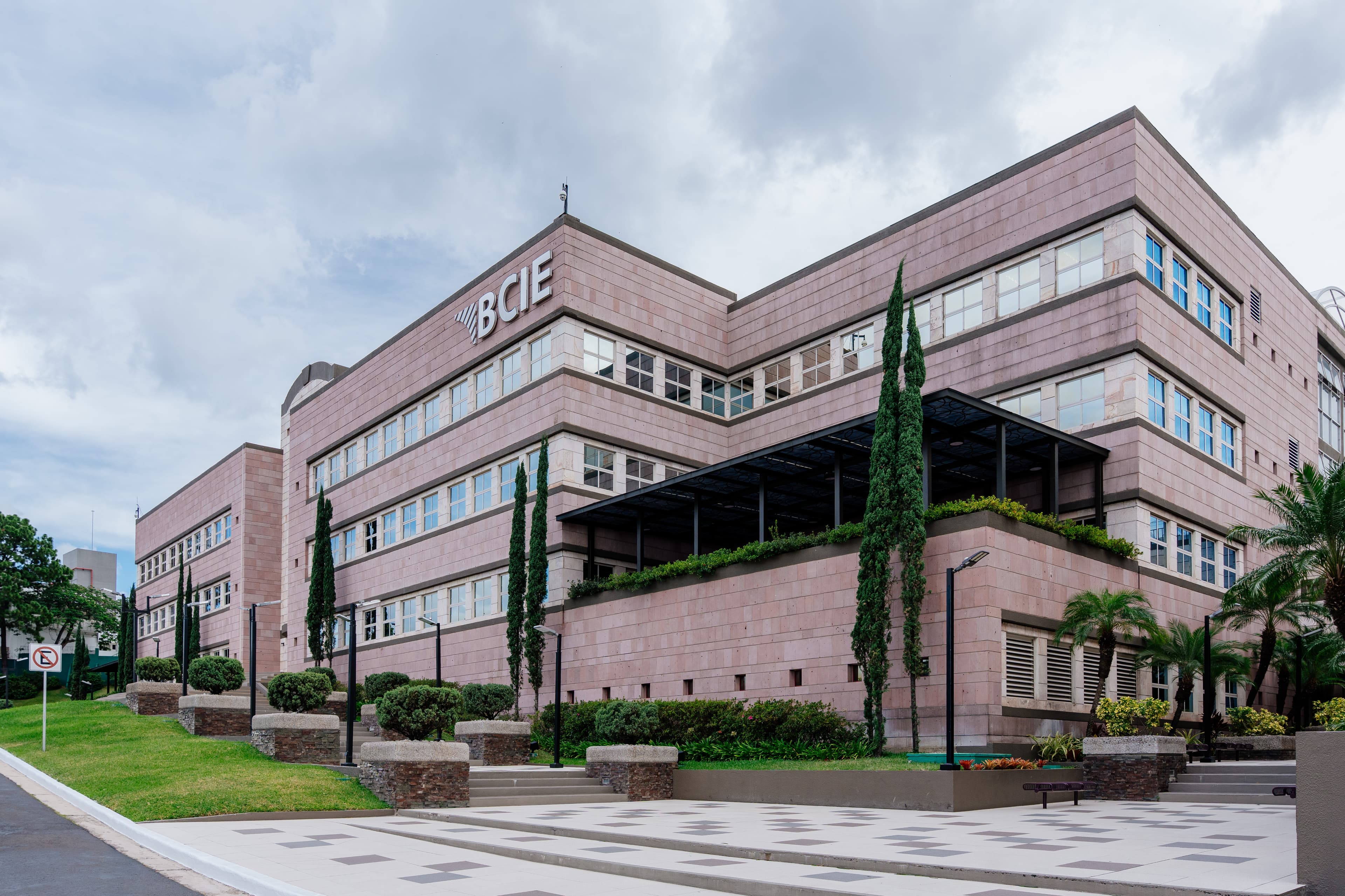 BCIE se posiciona como el primer Banco Multilateral de Desarollo en emitir un Bono de Naturaleza